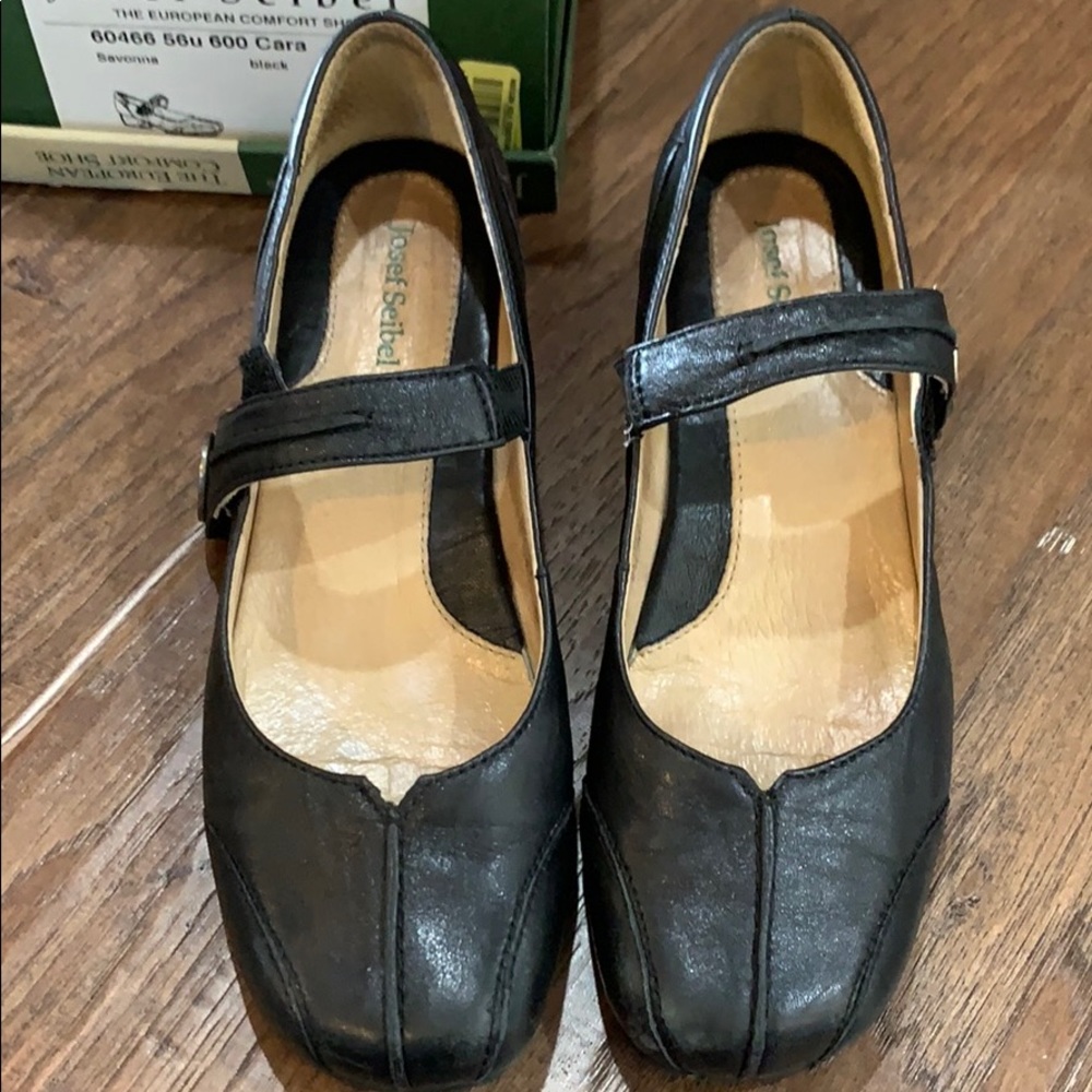 Josef Seibel Cara Pump, Black Savonna